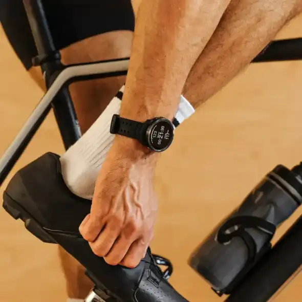 vantage M3 fekete &oacute;ra van a bring&aacute;s kez&eacute;n