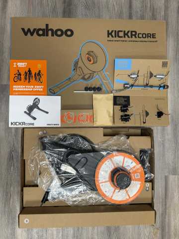 Wahoo KICKR CORE 2 okosgörgő – Zwift Ready (COG) -os csomag