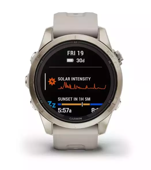 Napelemes r&aacute;t&ouml;lt&eacute;s k&eacute;pernyőn is l&aacute;that&oacute;