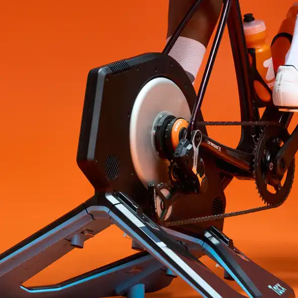 Zwift kompatibilit&aacute;s - egyre t&ouml;bb okos edzőg&eacute;ppel haszn&aacute;lhat&oacute;, egyszerű telep&iacute;t&eacute;s